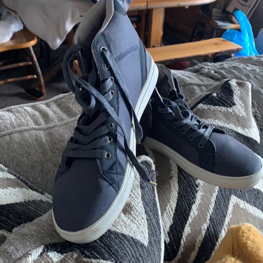 Levis men’s sneakers 8.5